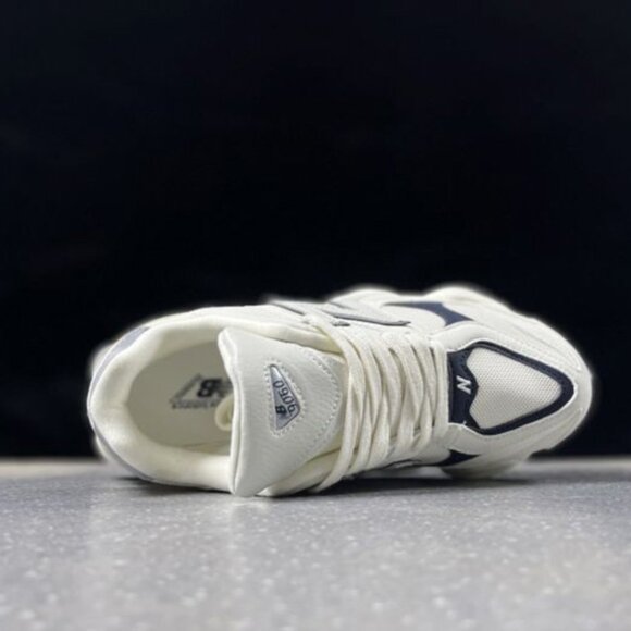 New Balance 9060 Grey Sneakers - Picture 5 of 6